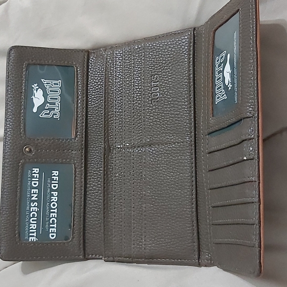 Trifold wallet - Picture 2 of 5
